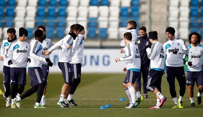 记者：蒋光太、莱昂纳多等人因伤缺阵，首发阵容多人带伤坚持