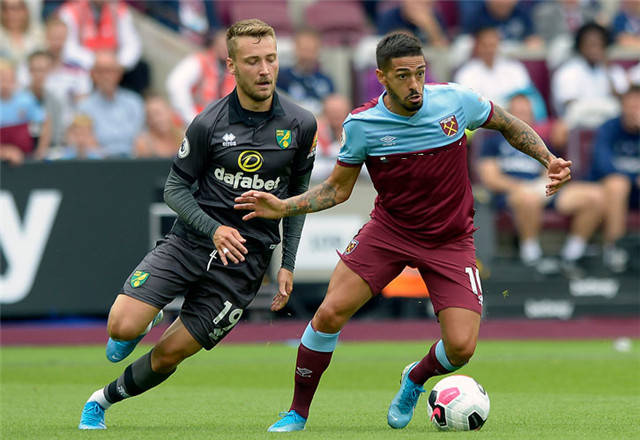 咪咕前方！@胡金秋21 手持冠军鼎登场，@浙江广厦篮球俱乐部 新赛季出征仪式