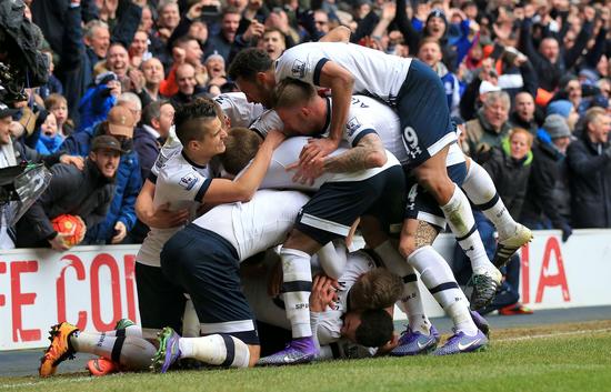 塞超球队劳动1923主帅日佐维奇在比赛中突然去世，年仅44岁