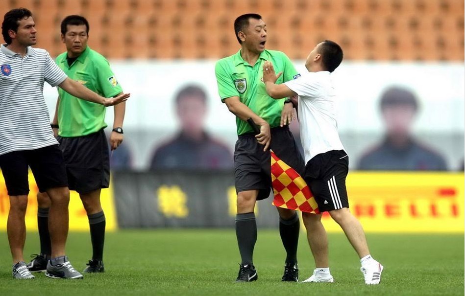 不看好邵佳一执教国足❗详细介绍邵佳一履历❗