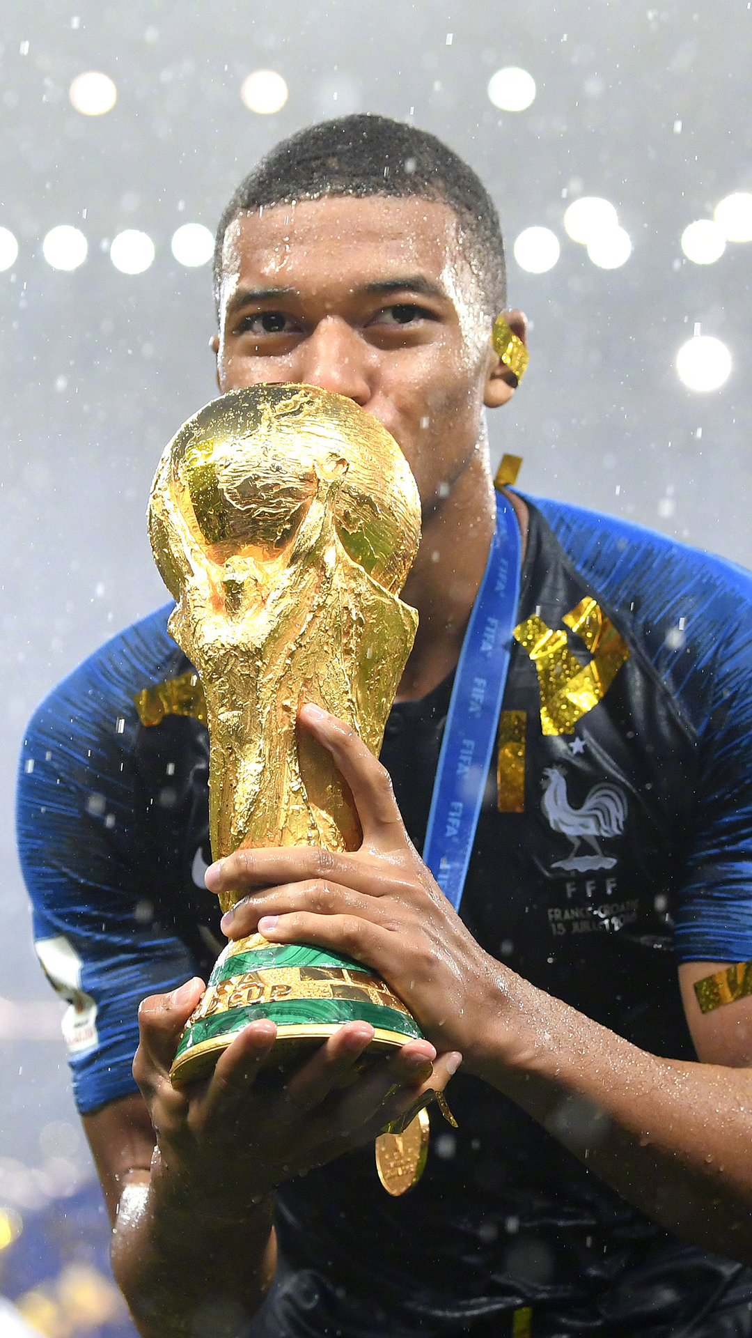 重创！皇马右后卫阿诺德大腿受伤 将缺阵两月之久