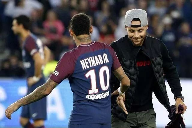 迪洛伦佐：德布劳内是笔重要的引援，他刚来时我们都很好奇他